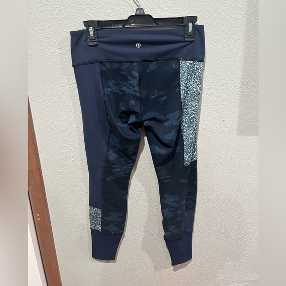 Lululemon Athletica Blue Patterned Patchwork Style Leggings Size 8 EUC Very Cute - Picture 2 of 4